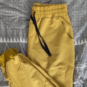 FIGS women's scrub pants Medium - Light Gold